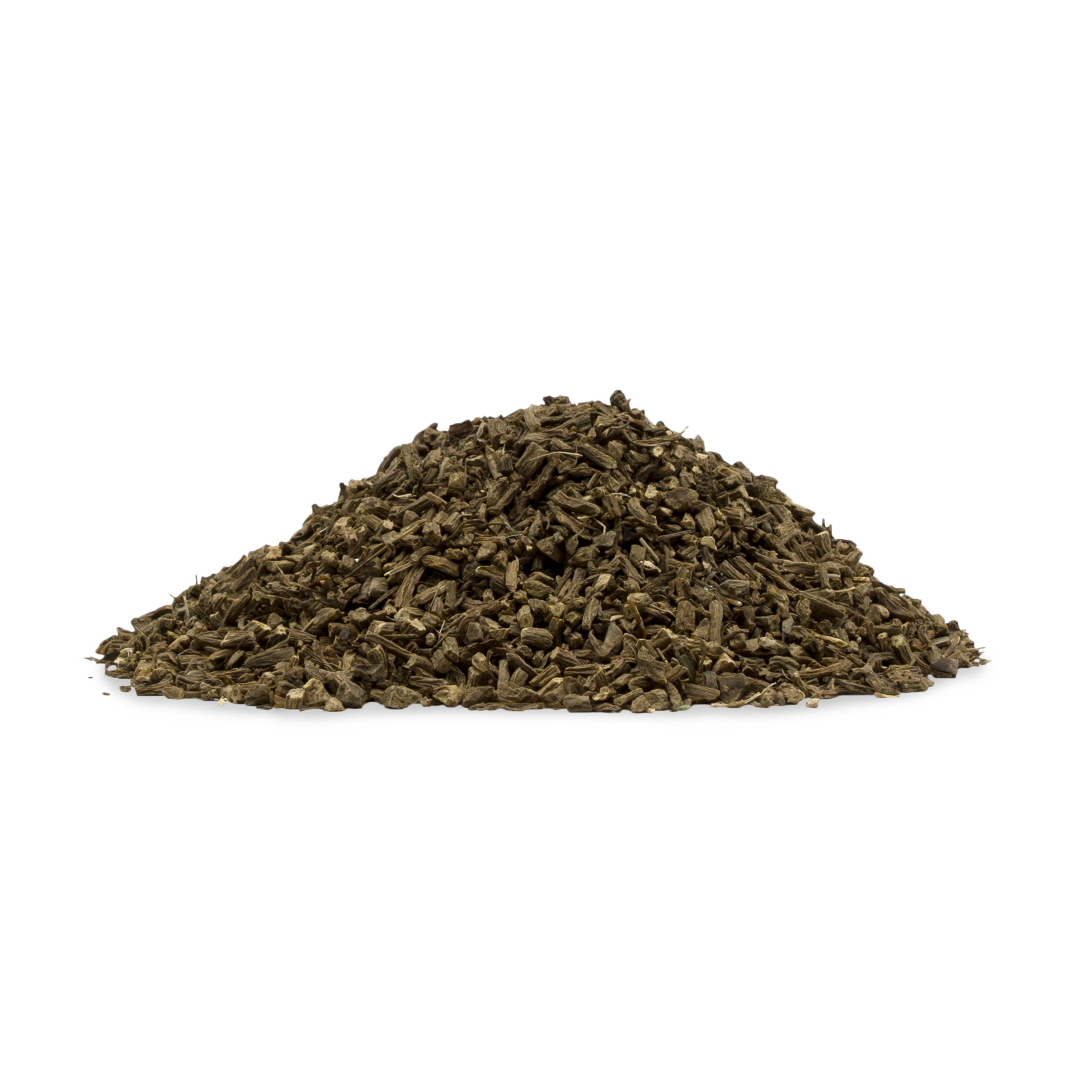 Haufen getrockneter Oregano, grün und krümelig, auf weißem Hintergrund.